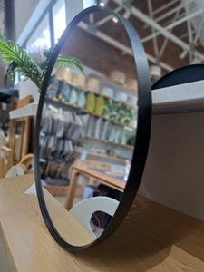round mirror black