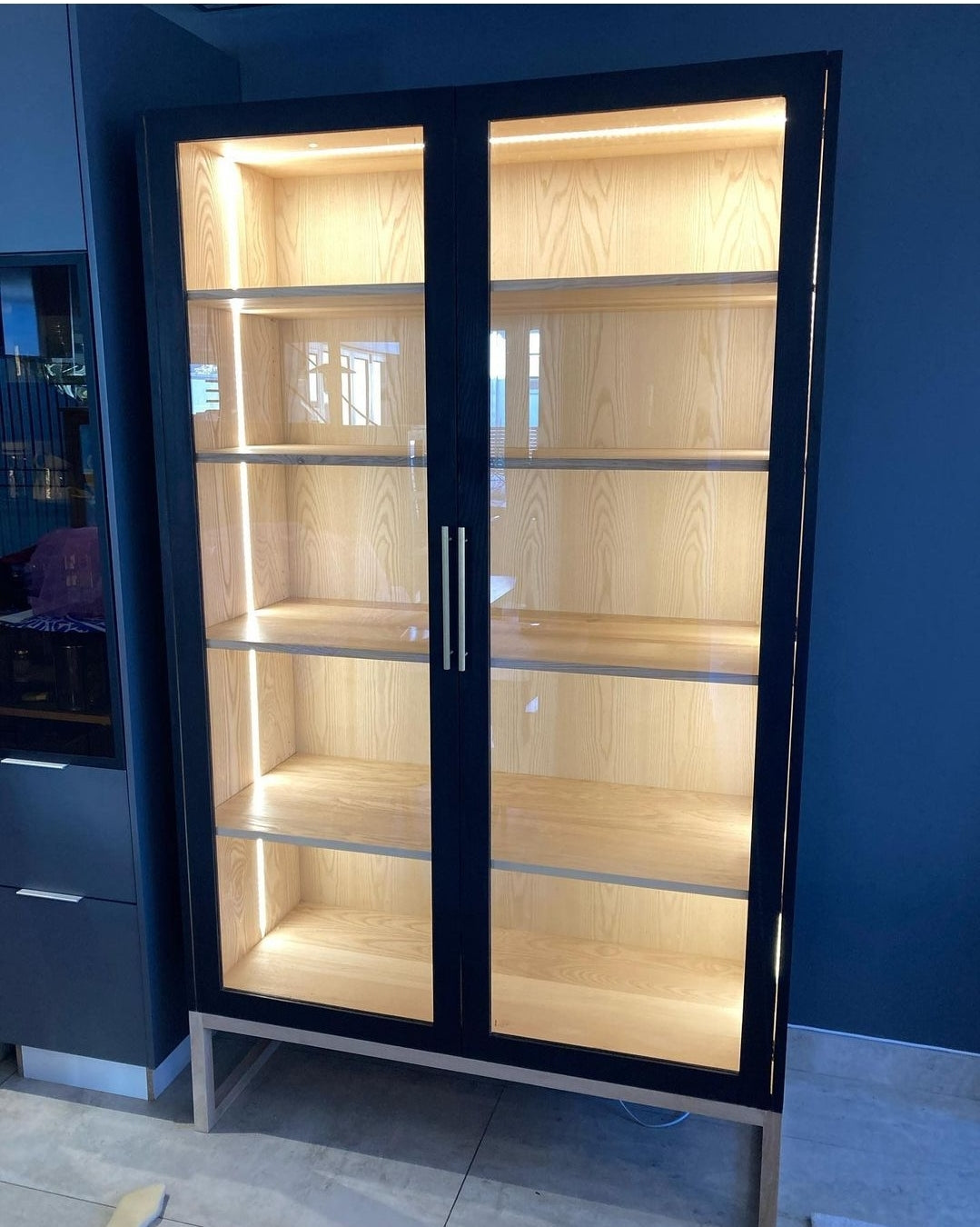 Bookshelf 6 - Display cabinet with glass and lighting