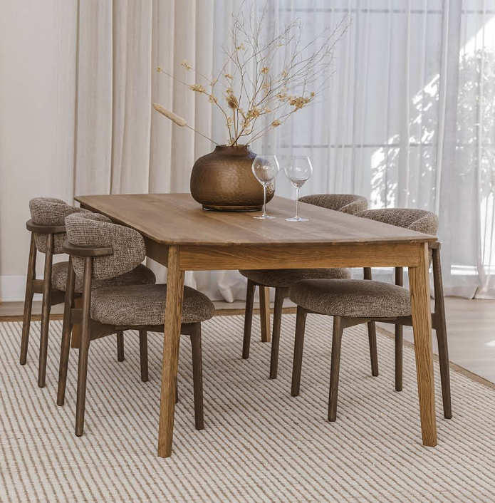 Chairs & Seating