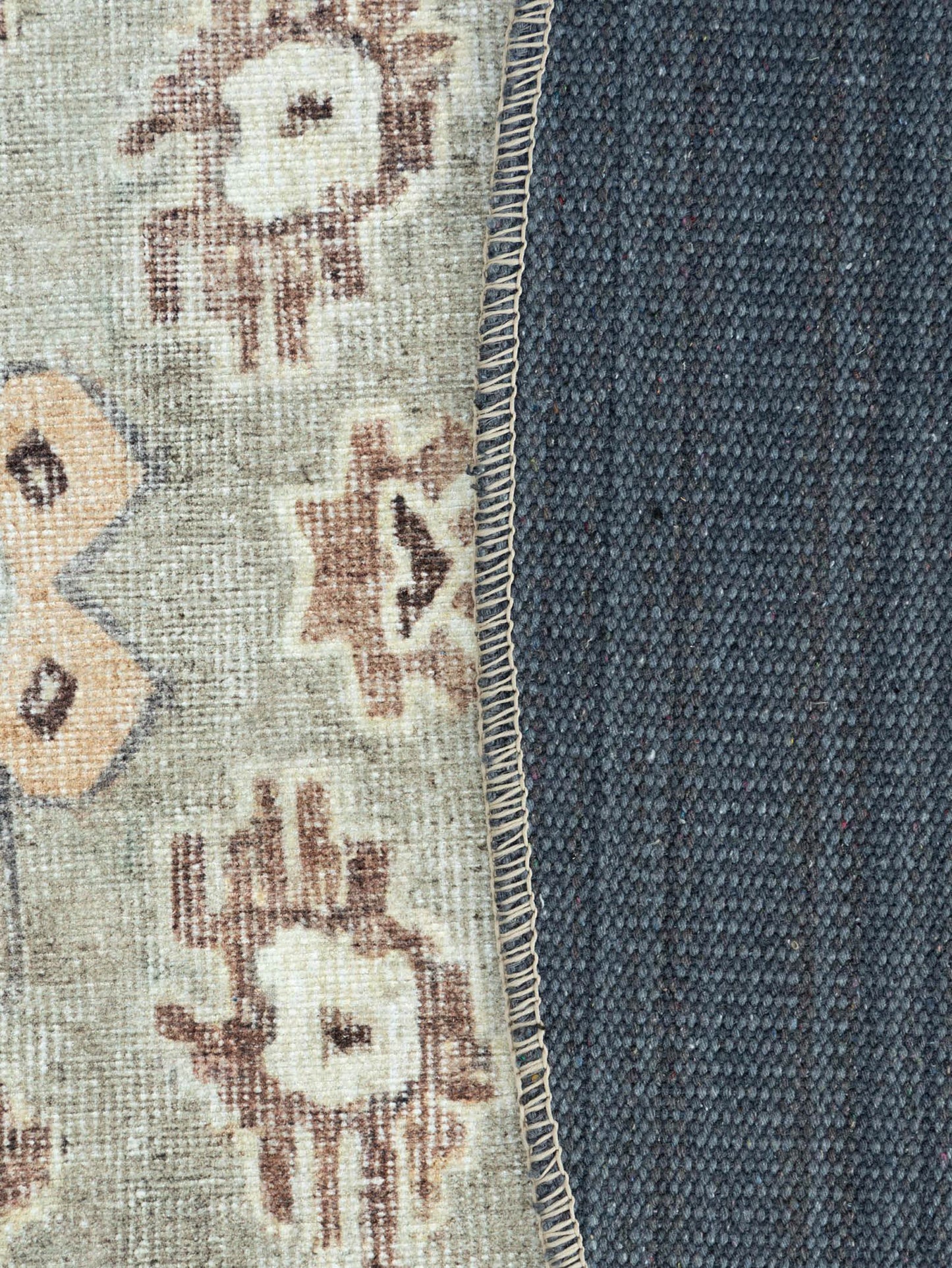 Manor Round Rug - Baroness
