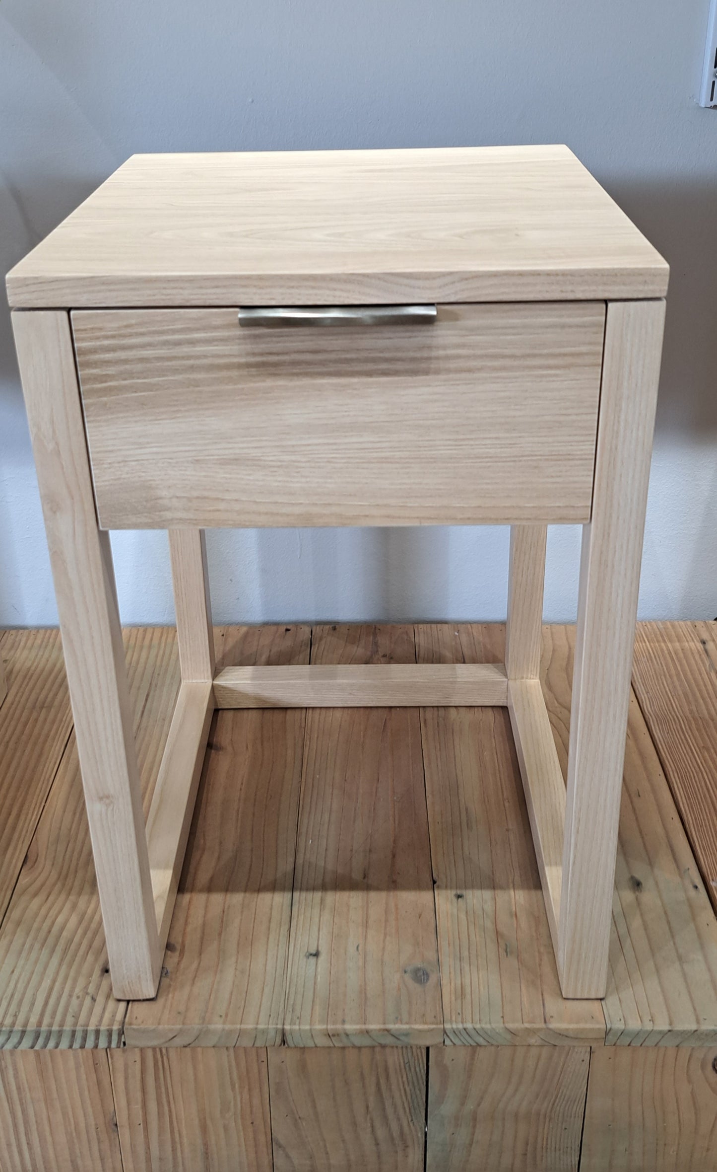 Modern solid wood bedside table with drawer