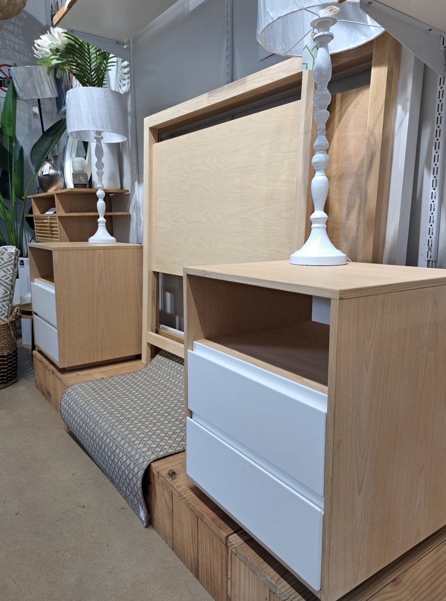 Nightstand oak with 2 drawers white