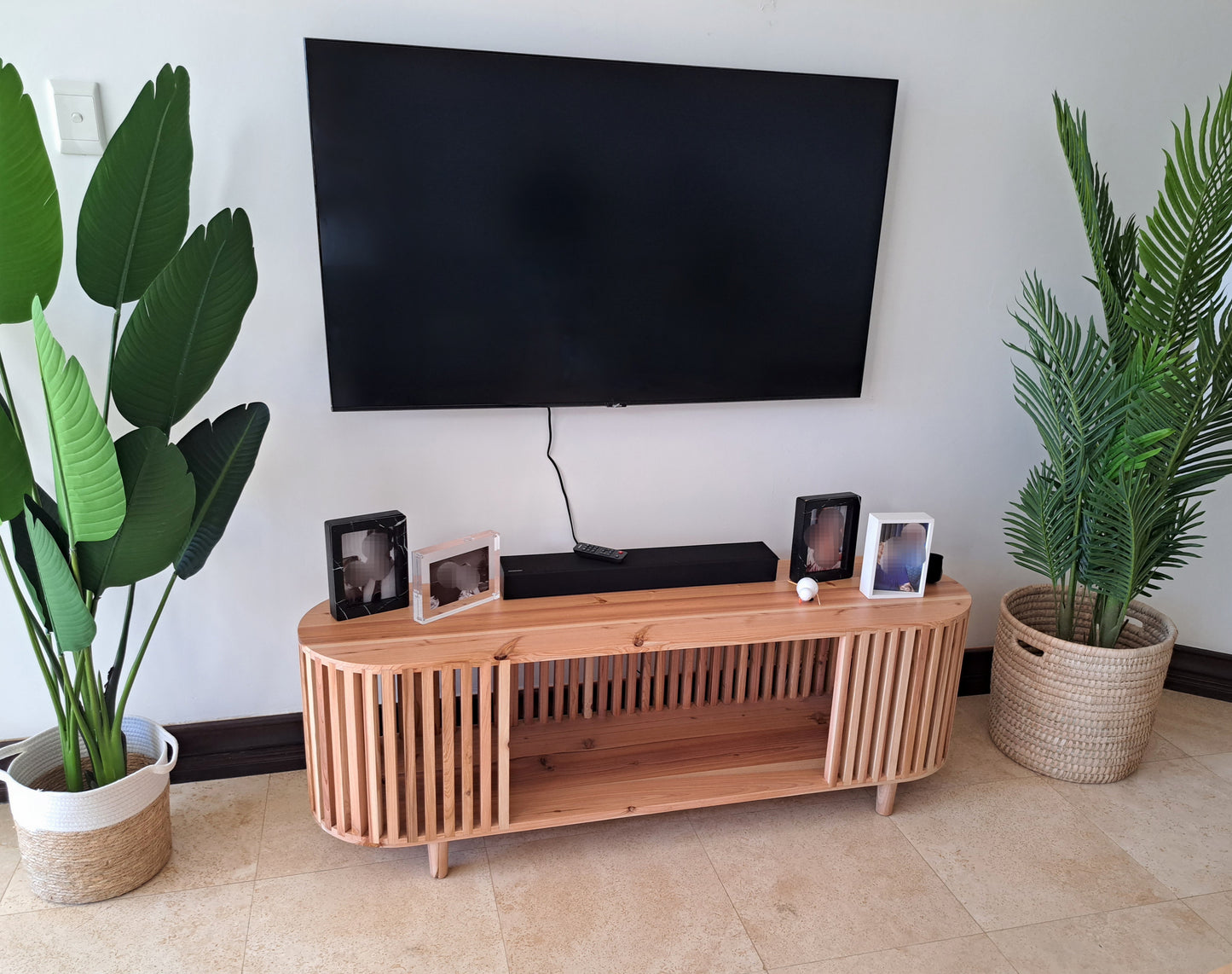 Swanky TV stand / Media unit