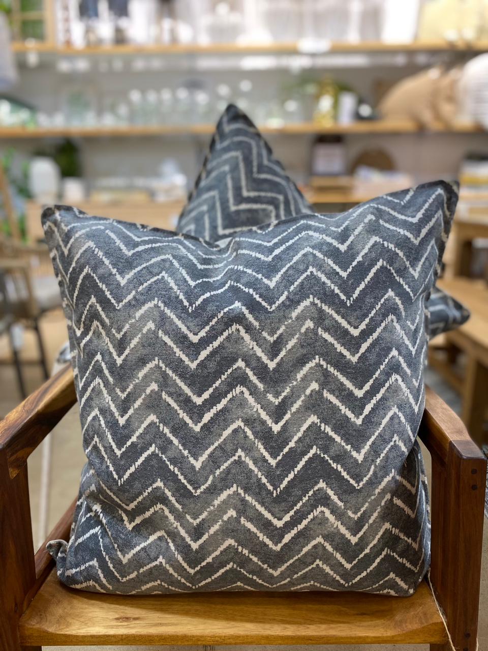 Outdoor scatter cushions - Grey ZigZag