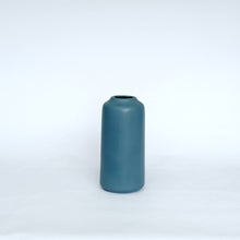 Load image into Gallery viewer, Ceramic Vase: Sampson